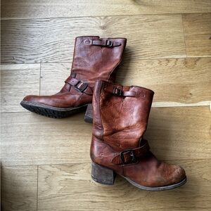 Women’s Frye brown boots - Veronica’s. Brown leather, 5.5cm heel. Size USA 9B ❤️